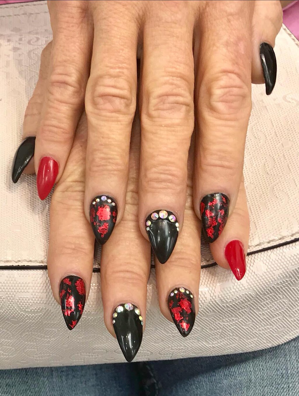 Lotus Nails & Spa | 5111 Bowness Rd NW #5, Calgary, AB T3B 4M9, Canada | Phone: (403) 288-6608
