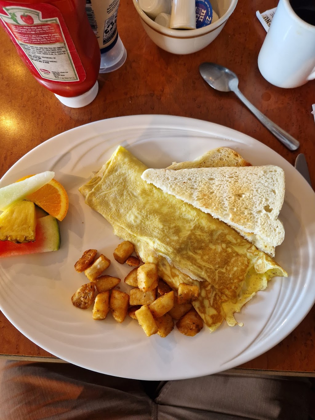 Resto Bar Le Repaire | 105 Rue Honfleur, Sainte-Monique, QC G0W 2T0, Canada | Phone: (418) 301-8555