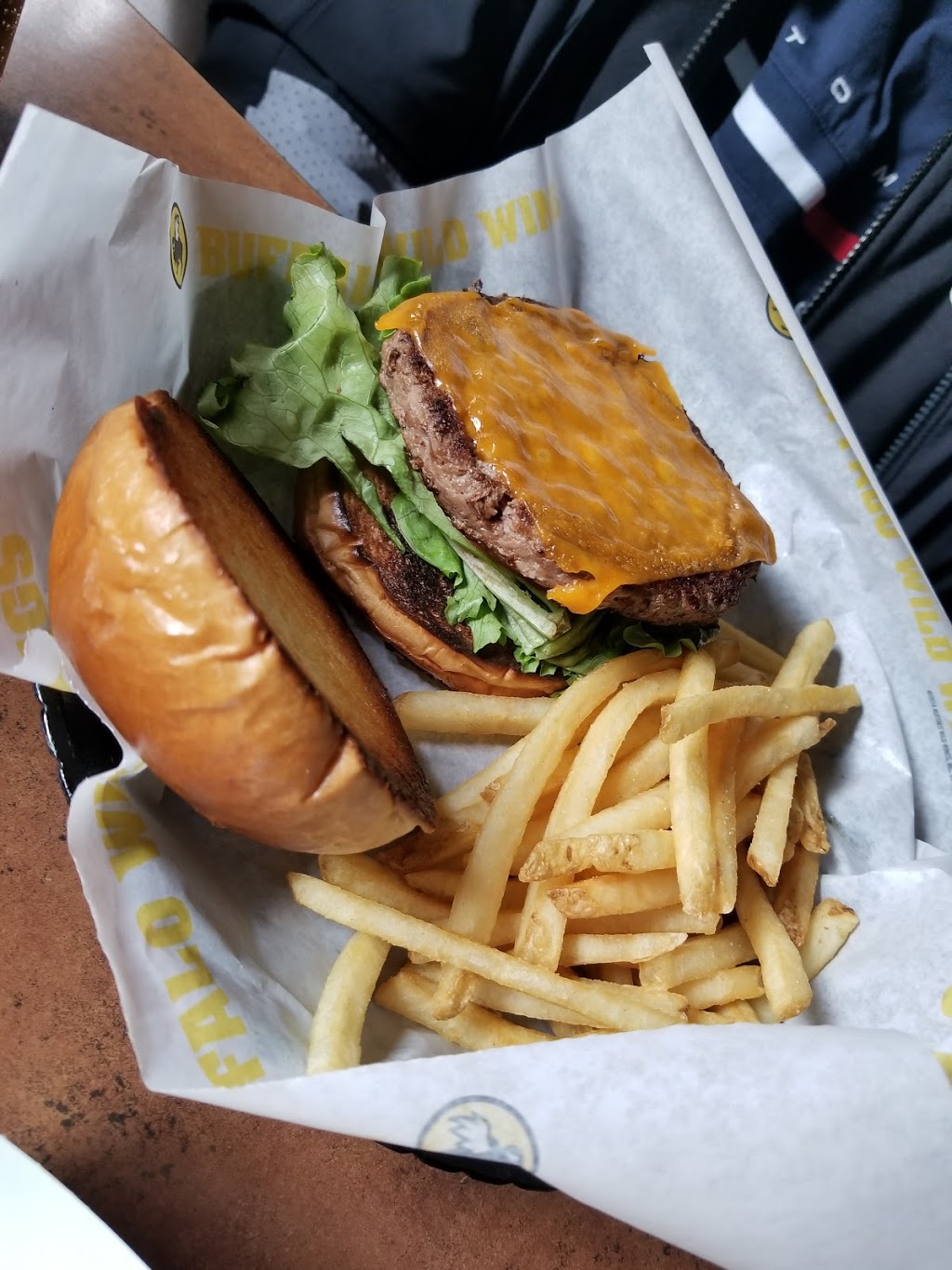 Buffalo Wild Wings | 903 Taunton Rd E, Oshawa, ON L1H 7K5, Canada | Phone: (905) 725-8447