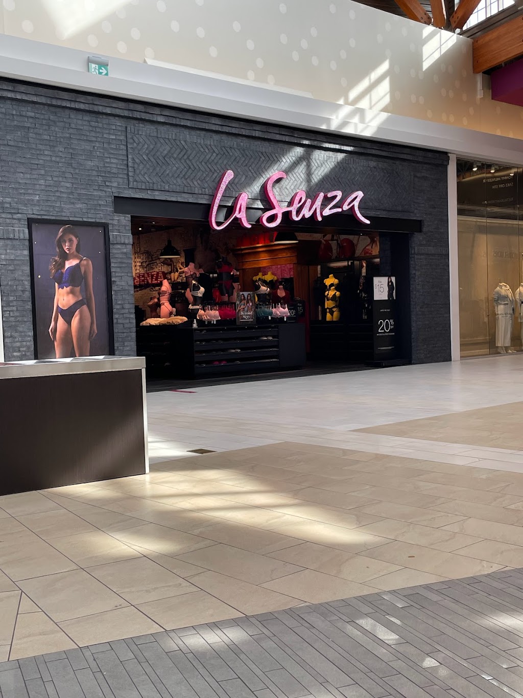 La Senza | 5000 Canoe Pass Wy space 127, Tsawwassen, BC V4M 0B3, Canada | Phone: (604) 350-1037