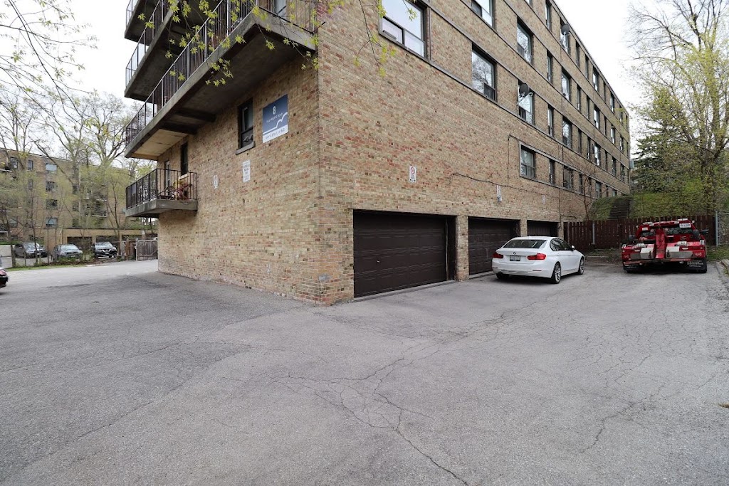 Skyview Royal Heights Apartments | 8 Hill Heights Rd, Etobicoke, ON M8Y 1Z1, Canada | Phone: (416) 239-7185