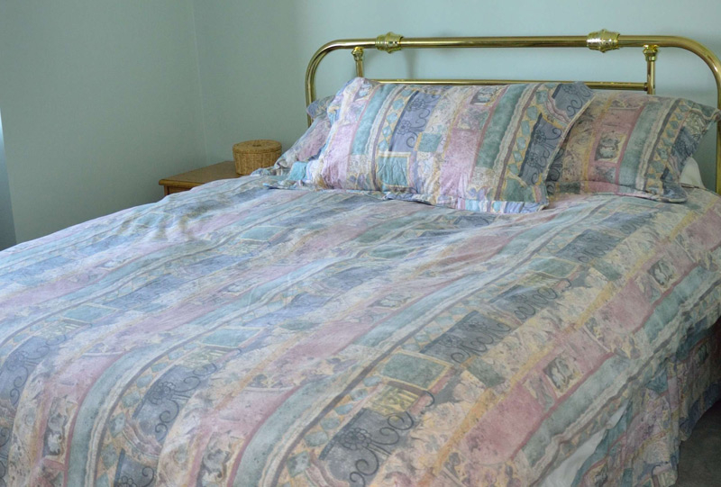 The Gemstone Guest House B & B | 321 E 200 N, Raymond, AB T0K 2S0, Canada | Phone: (587) 271-5020
