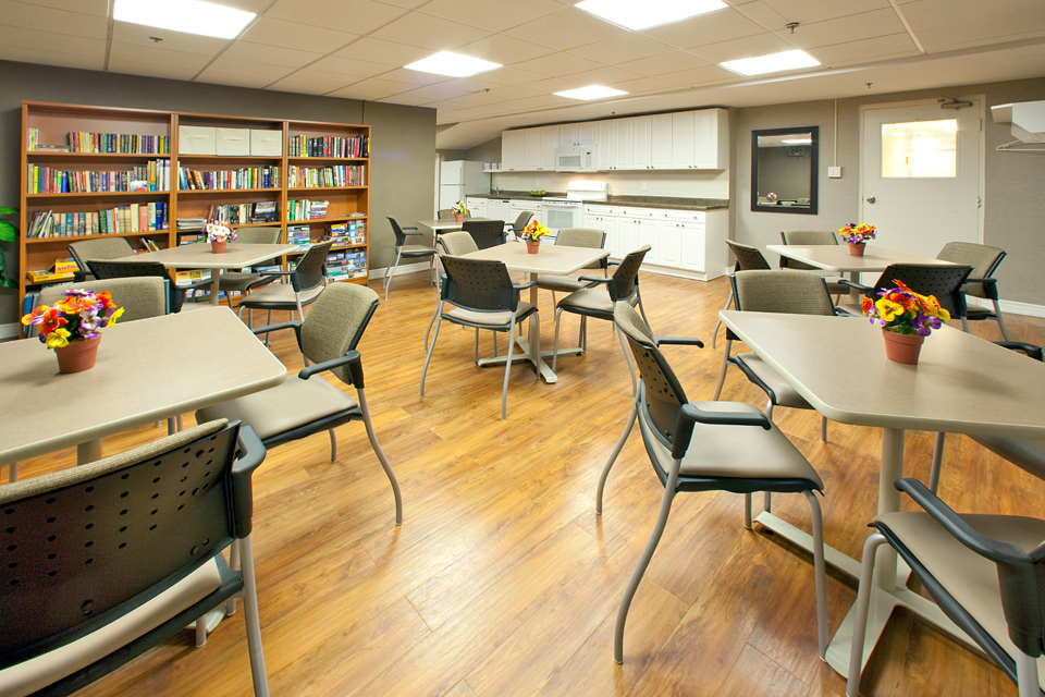 Lord Simcoe Apartments | 4982 Crysler Ave, Niagara Falls, ON L2E 7B4, Canada | Phone: (905) 374-2290