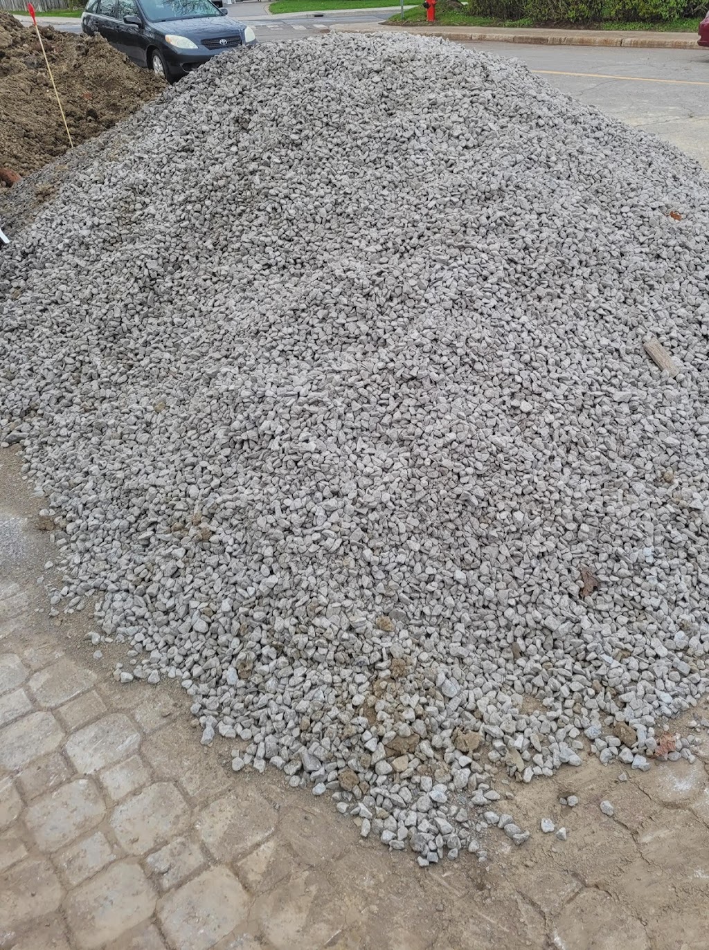 Gravel Montreal | 330 Rue Avro, Pointe-Claire, QC H9R 5W9, Canada | Phone: (844) 471-1188