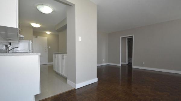 Silver Spear Apartments | 1355 Silver Spear Rd, Mississauga, ON L4Y 2W9, Canada | Phone: (833) 810-1966
