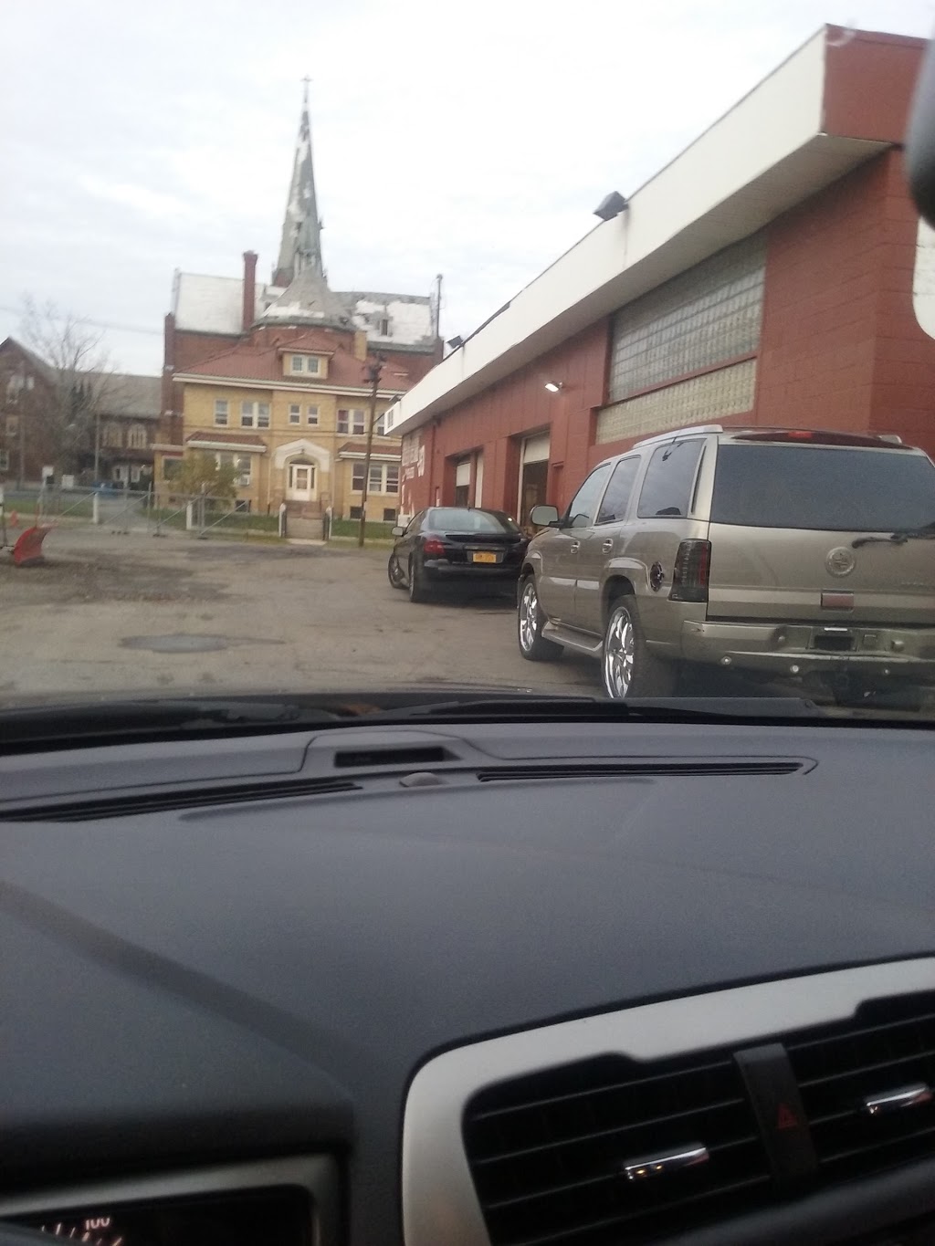 Erins Tire Automotive | 59 Stanislaus St, Buffalo, NY 14212, USA | Phone: (716) 895-0338