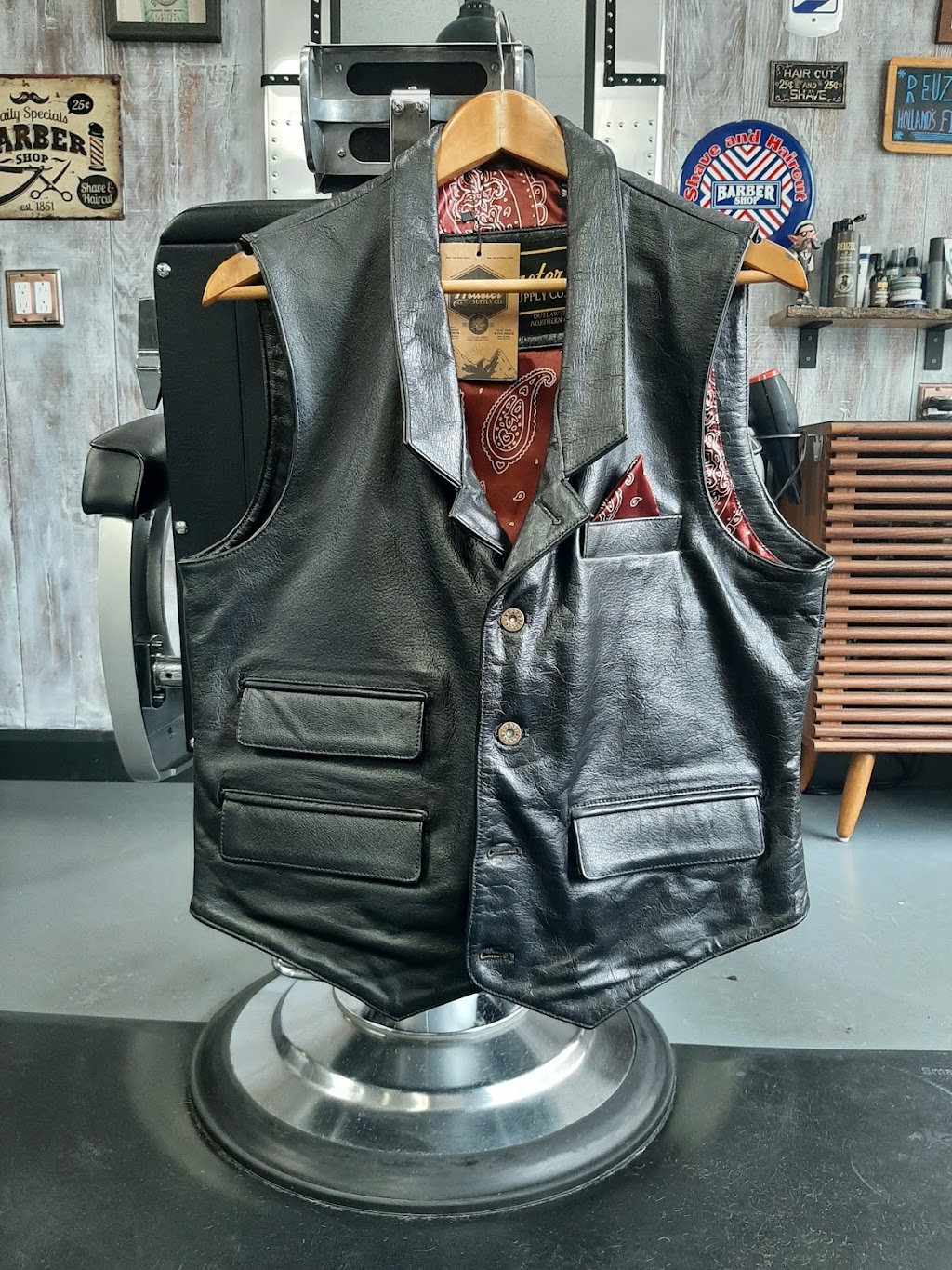 Canadian Beeseal Boutique | 3818 Rue Principale, Dunham, QC J0E 1M0, Canada | Phone: (450) 295-1212