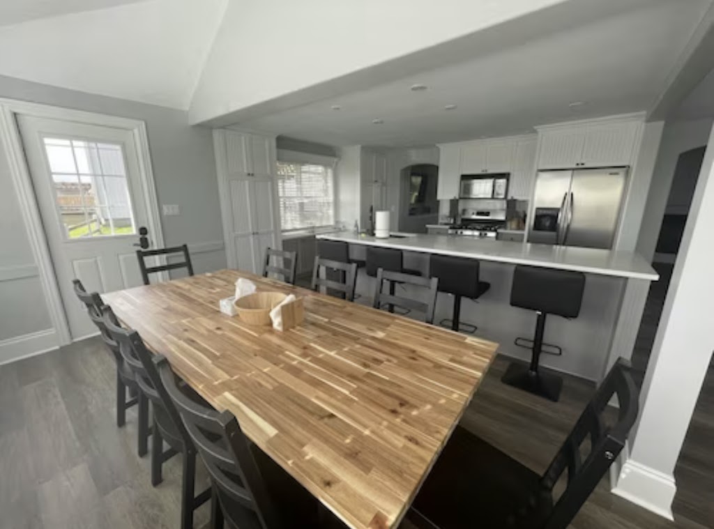 Breakwater Beach House | 7 Breakwater Rd, New Glasgow, PE C0A 1N0, Canada | Phone: (613) 983-8398