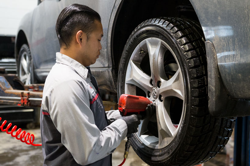 Toyota Montréal-Nord - Pièces et Services | 6767 Boul Henri-Bourassa E, Montréal-Nord, QC H1G 2V6, Canada | Phone: (514) 329-0909