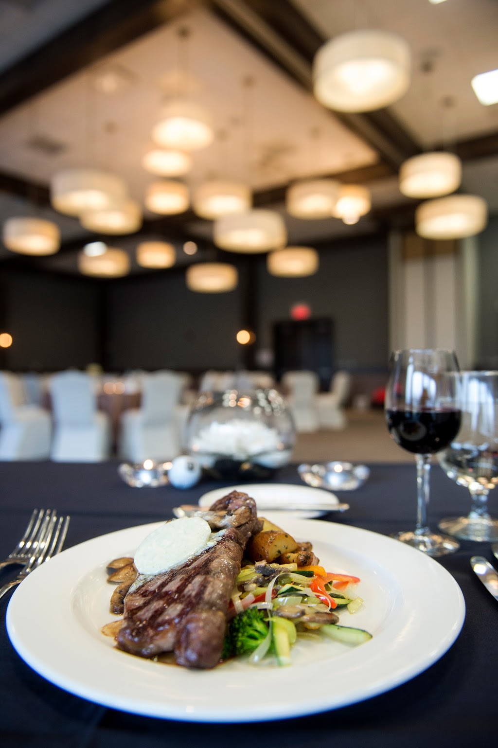 Bistro 19 | 160 Rue du Golf, Gatineau, QC J9J 0R1, Canada | Phone: (819) 557-4411