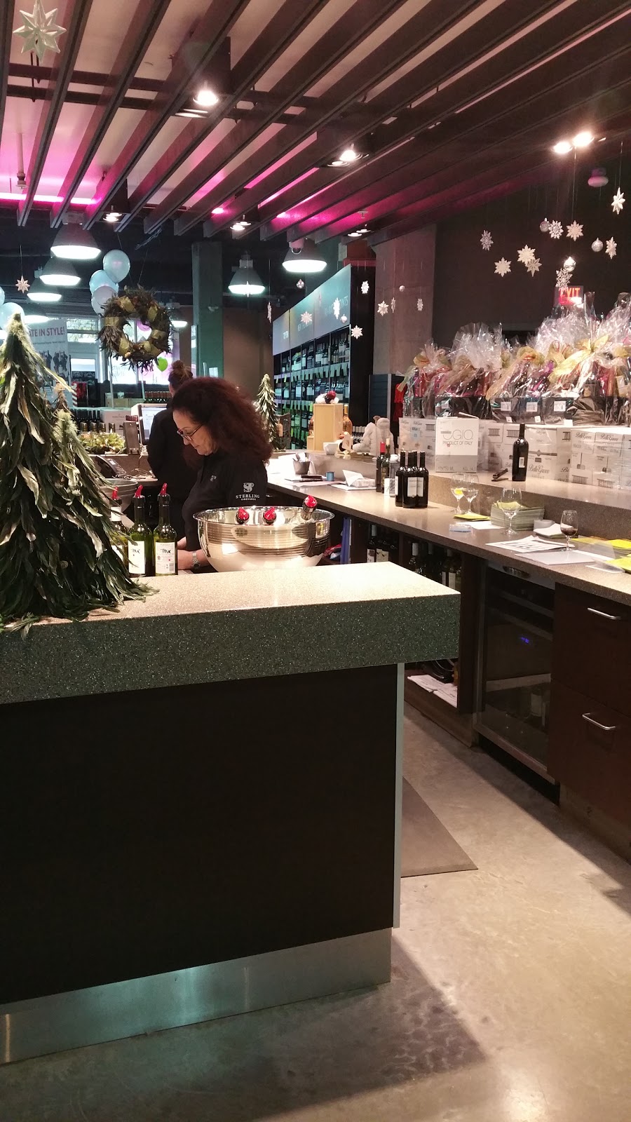 Everything Wine | 998 Marine Dr, North Vancouver, BC V7P 3C4, Canada | Phone: (604) 929-7277