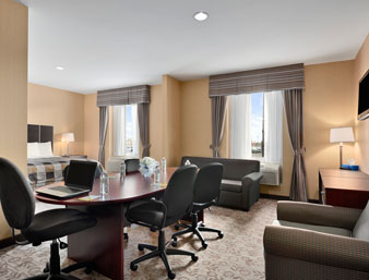 Days Inn by Wyndham Brampton | 260 Queen St E, Brampton, ON L6V 1B9, Canada | Phone: (905) 457-8880