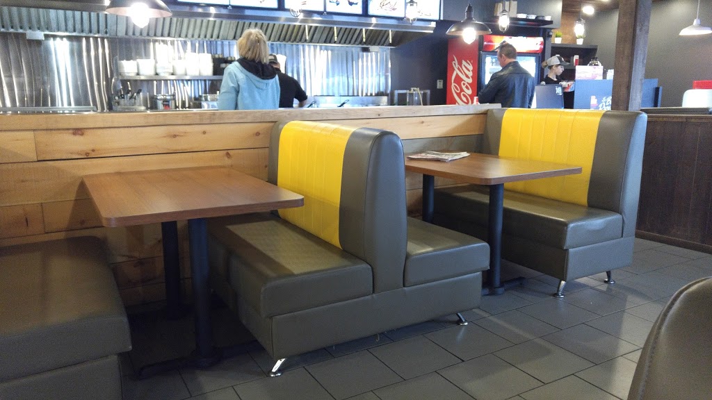 Restaurant La Belle Province | 1721 QC-132, Varennes, QC J3X 1P7, Canada | Phone: (450) 929-2111