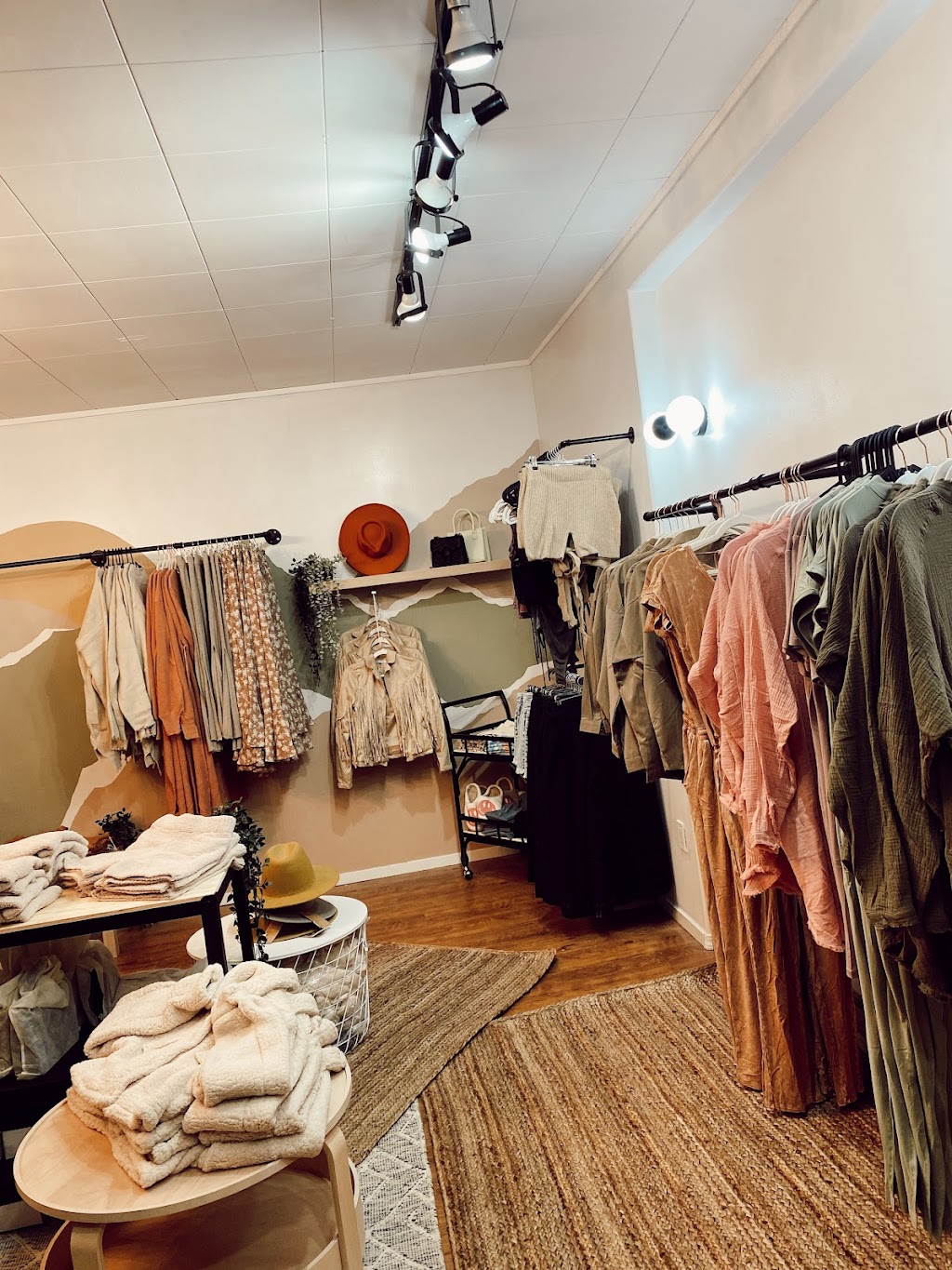 Salon Muse x Haus Of Muse | 87 S Shore Rd, Lake Cowichan, BC V0R 2G0, Canada | Phone: (250) 591-7461