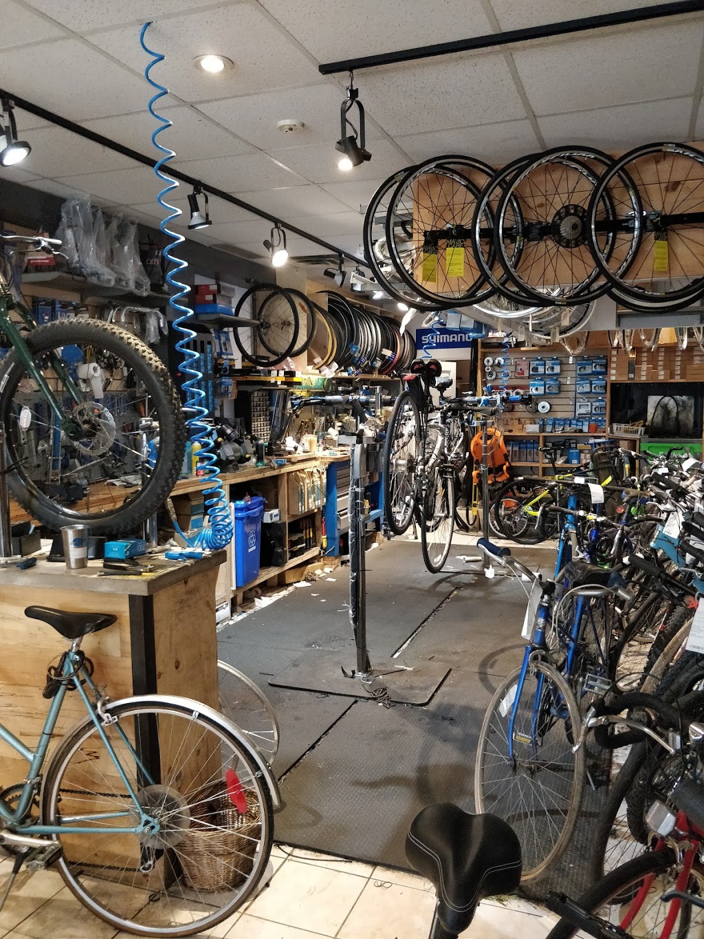 Atelier Wellington Cycle & Cie | 4136 Rue Wellington, Verdun, QC H4G 1V7, Canada | Phone: (514) 903-1880