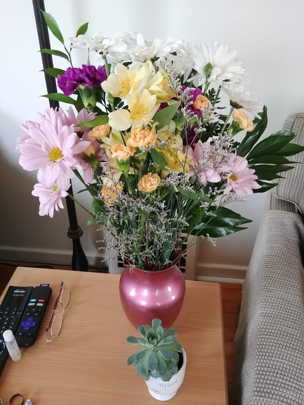 Mels Flowers & Decorating | 55 Tierney St N, Arnprior, ON K7S 2R8, Canada | Phone: (613) 623-7016