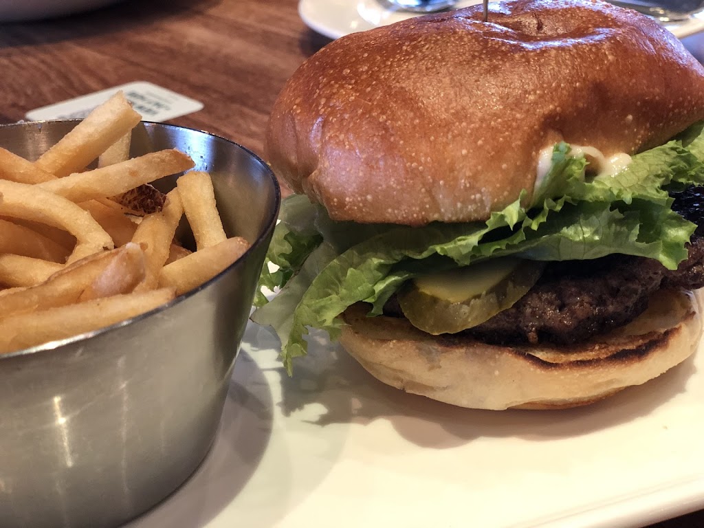 Earls Kitchen + Bar | 1455 Portage Ave, Winnipeg, MB R3G 0W4, Canada | Phone: (204) 975-1845