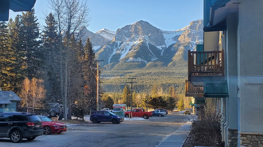 Mountain View Getaway | 1200 Harvie Heights Rd, Harvie Heights, AB T1W 2W2, Canada | Phone: (780) 695-1780
