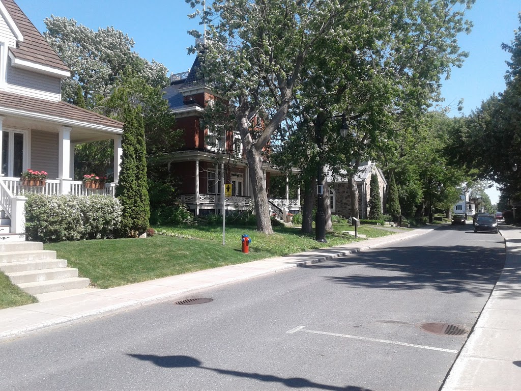 Hôtel de ville de Varennes | 175 Rue Sainte-Anne, Varennes, QC J3X 1R6, Canada | Phone: (450) 652-9888