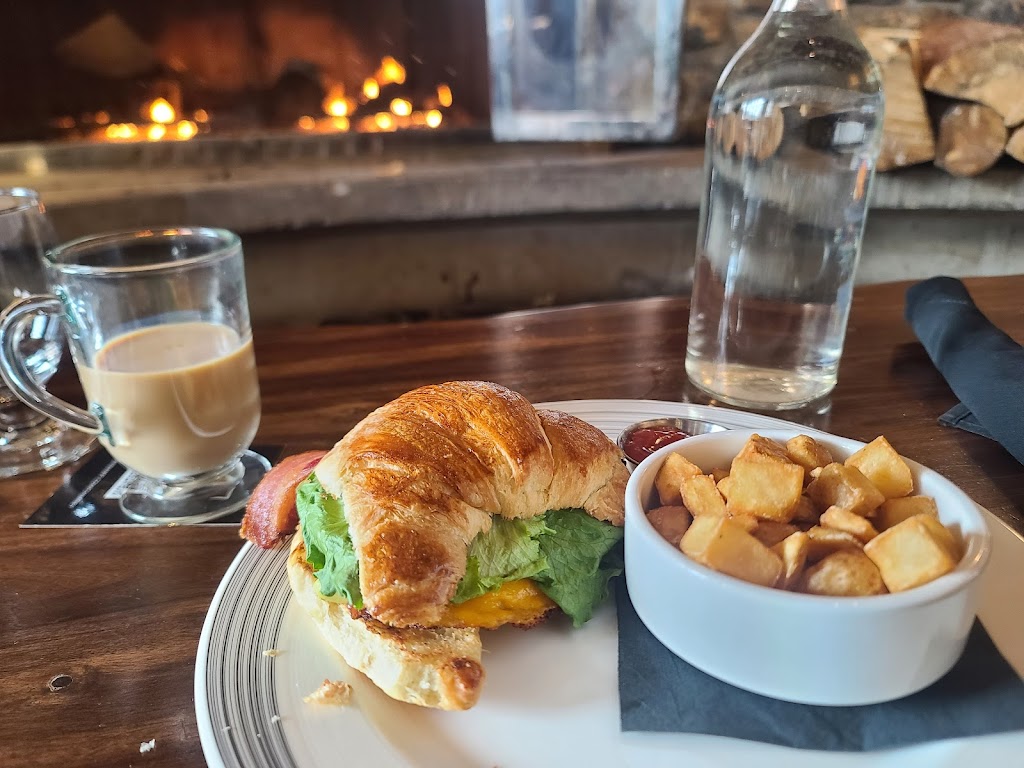 Chimney Corner Lounge | Improvement District No. 9, AB T0L 2C0, Canada | Phone: (403) 762-7890 ext. 1109