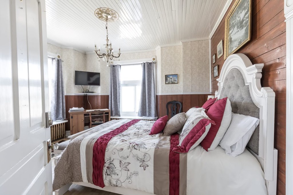 LAuberge du Presbytère | 1355 Rue Principale, Saint-Stanislas-de-Champlain, QC G0X 3E0, Canada | Phone: (418) 328-3371