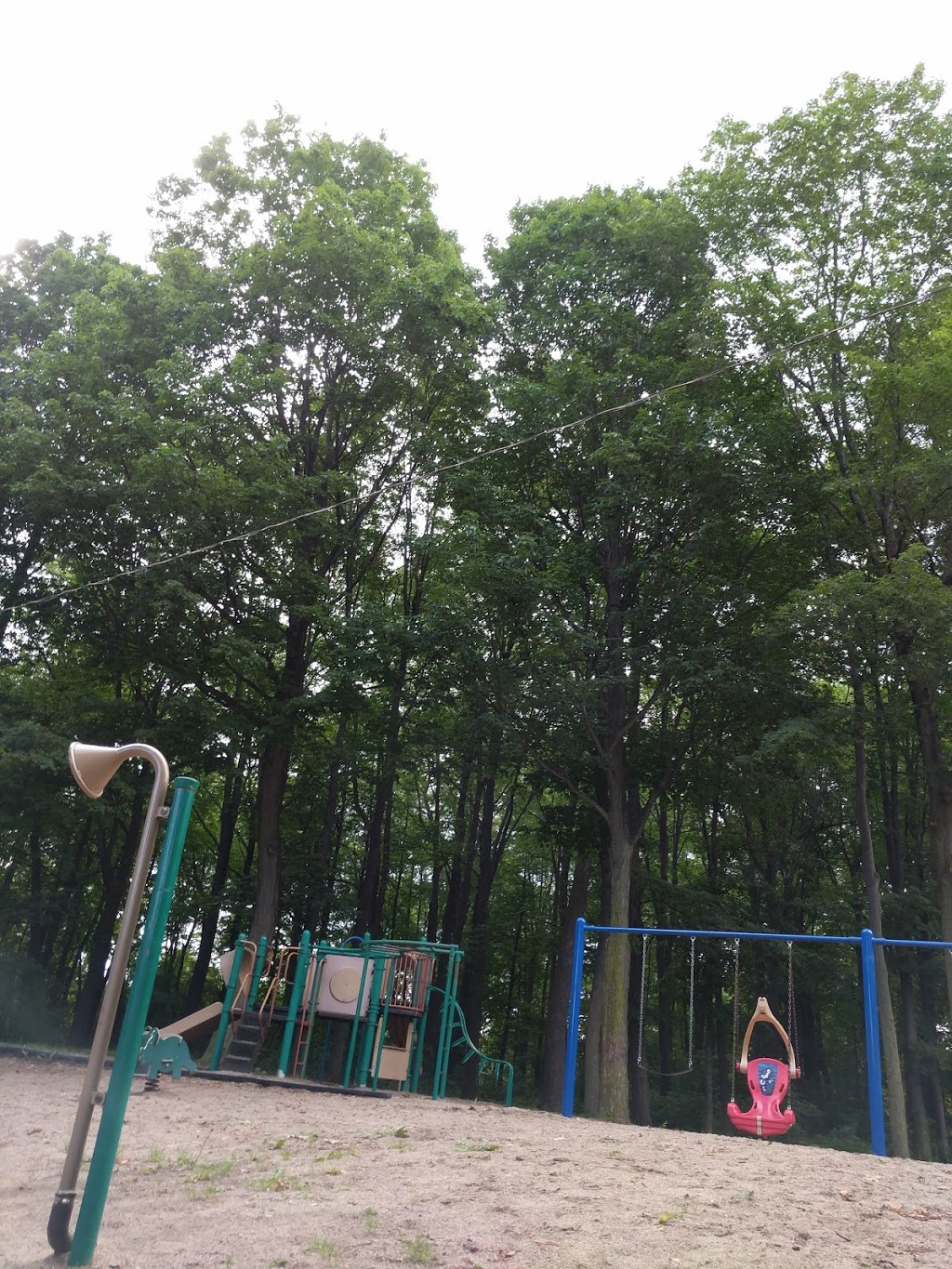 Beaconsfield Heights Park | Beaconsfield, QC H9W, Canada | Phone: (514) 428-4400