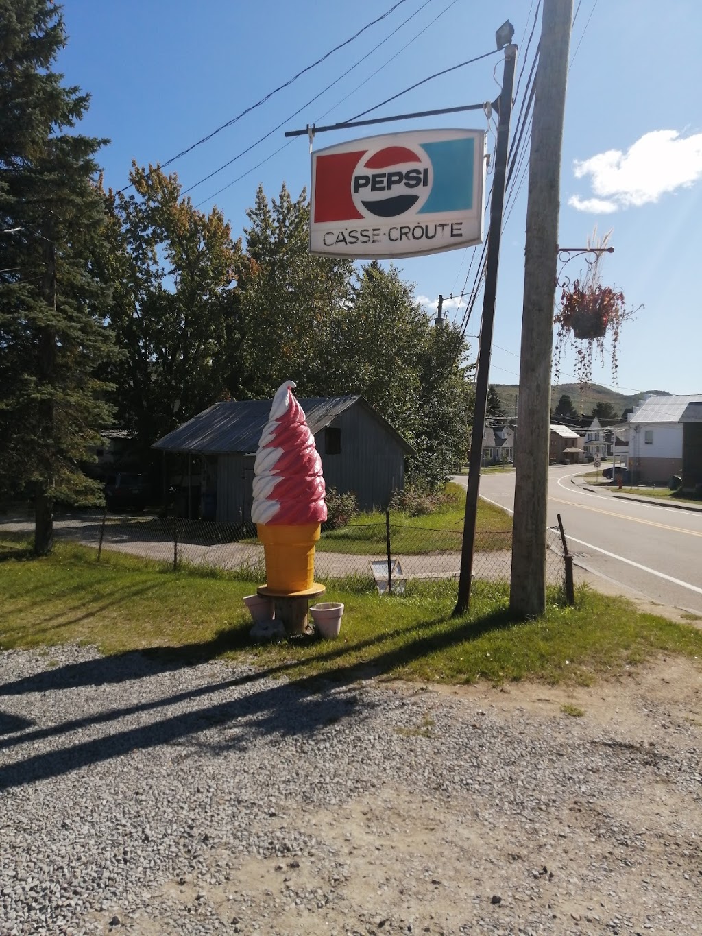 Casse-Croute La Rencontre | 1116 Rue Saint Édouard, Saint-Urbain, QC G0A 4K0, Canada | Phone: (418) 639-2185