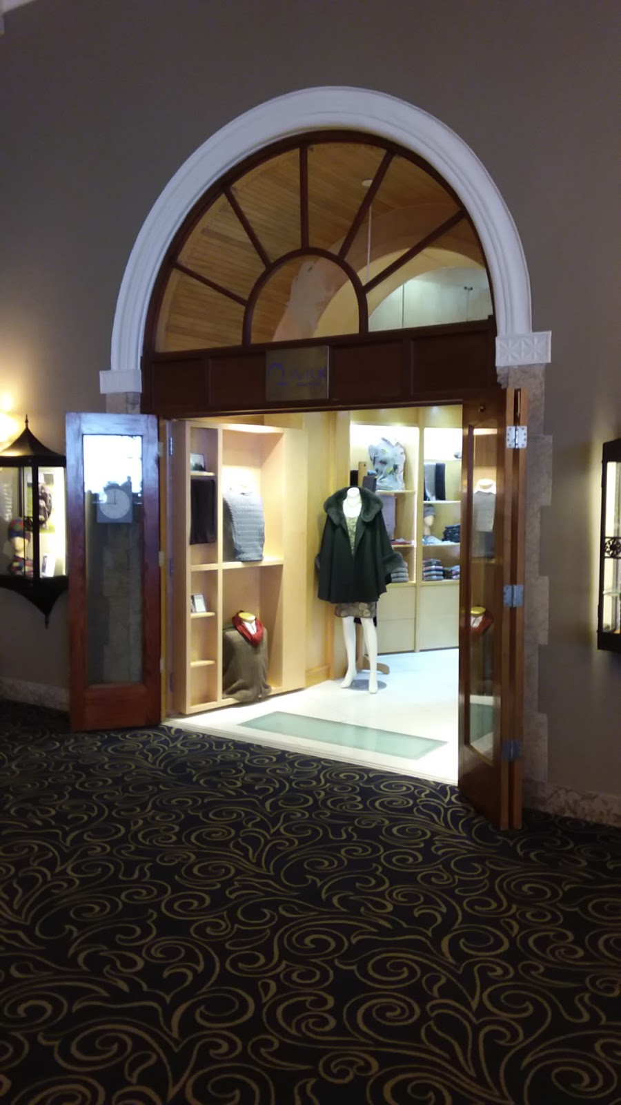 Qiviuk Boutique | 111 Lake Louise Dr, Lake Louise, AB T0L 1E0, Canada | Phone: (403) 522-2622