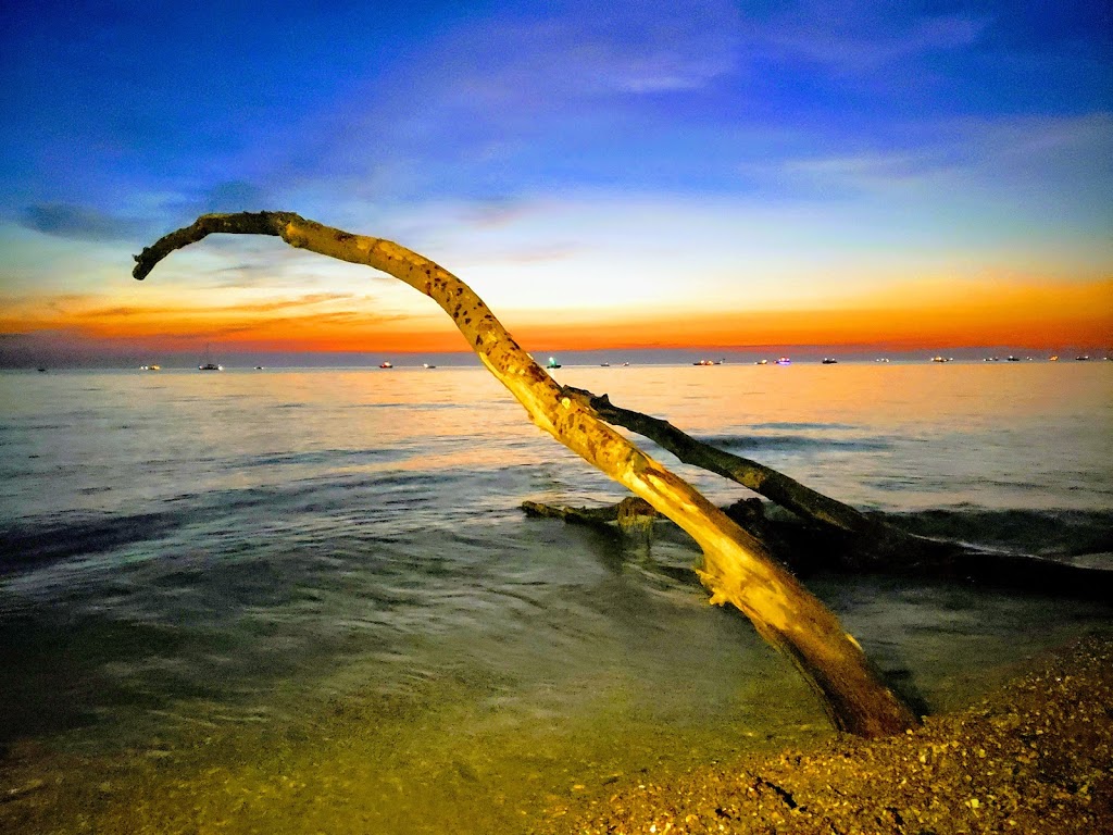 Lake Erie Beach Park | 9568 Lake Shore Rd, Angola, NY 14006, USA | Phone: (716) 549-0970