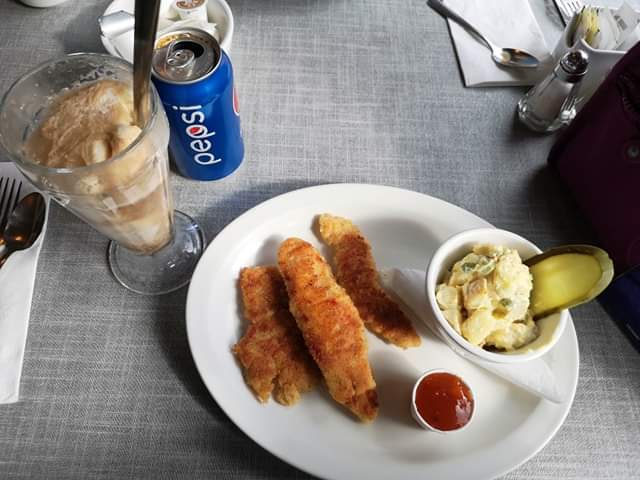 Adriennes Restaurant & Tea Garden | 5325 Cordova Bay Rd, Victoria, BC V8Y 2L3, Canada | Phone: (250) 658-1535