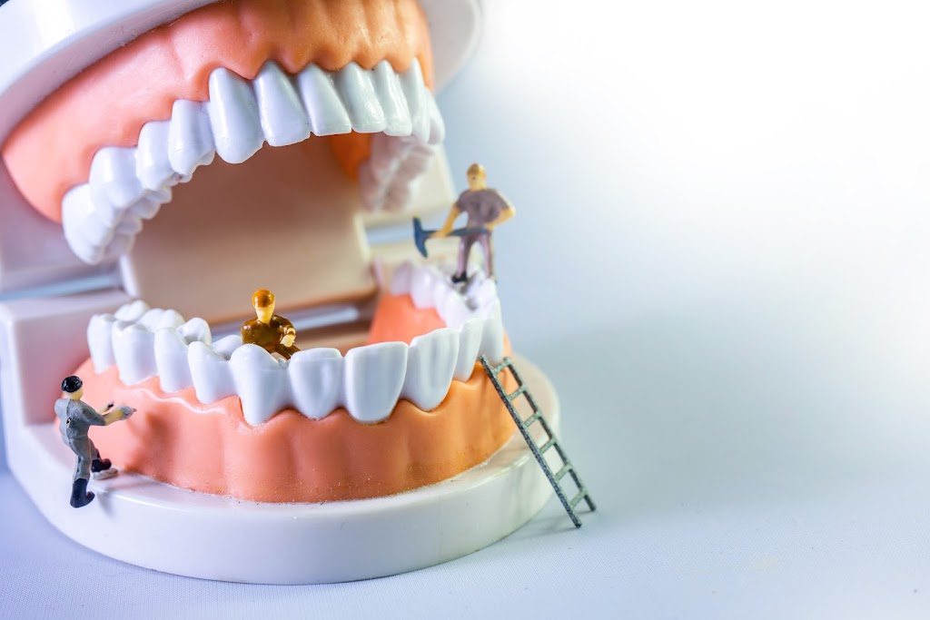 Modern Denture Clinic | 11 Bronte Rd unit 30, Oakville, ON L6L 0E1, Canada | Phone: (905) 902-6254
