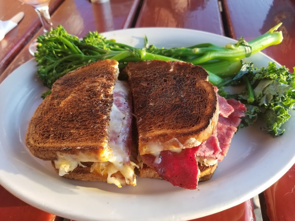 Hoaks | 4100 Lake Shore Rd, Hamburg, NY 14075, USA | Phone: (716) 627-4570