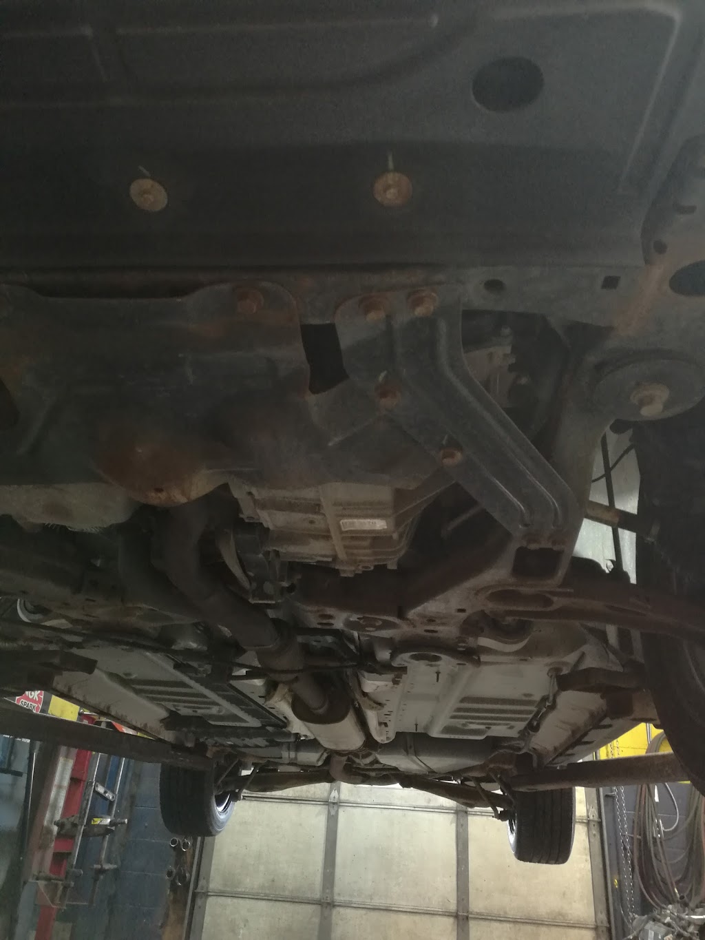 Fastlane Auto Centre | 1333 Avenue L, Ottawa, ON K1G 0A3, Canada | Phone: (613) 741-2555