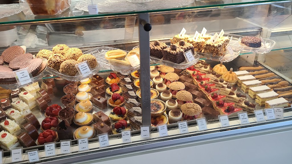 LE ROYAL Pâtisserie-Boulangerie | 740 Boulevard Cote Vertu Ouest #172, Saint-Laurent, QC H4L 5C8, Canada | Phone: (514) 419-9585