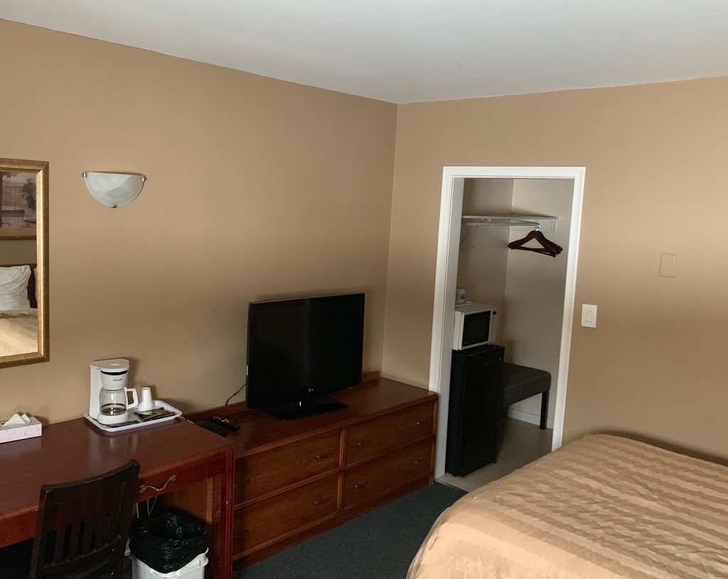 Village Inn Motel | 1005 Greater Sudbury Regional Road 55, Lively, ON P3Y 1E7, Canada | Phone: (705) 596-3025