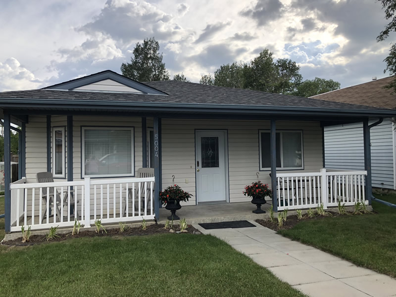 Sea Oar Inn - Summer Cottage | 5004 38 St, Sylvan Lake, AB T4S 1B6, Canada | Phone: (780) 996-5409