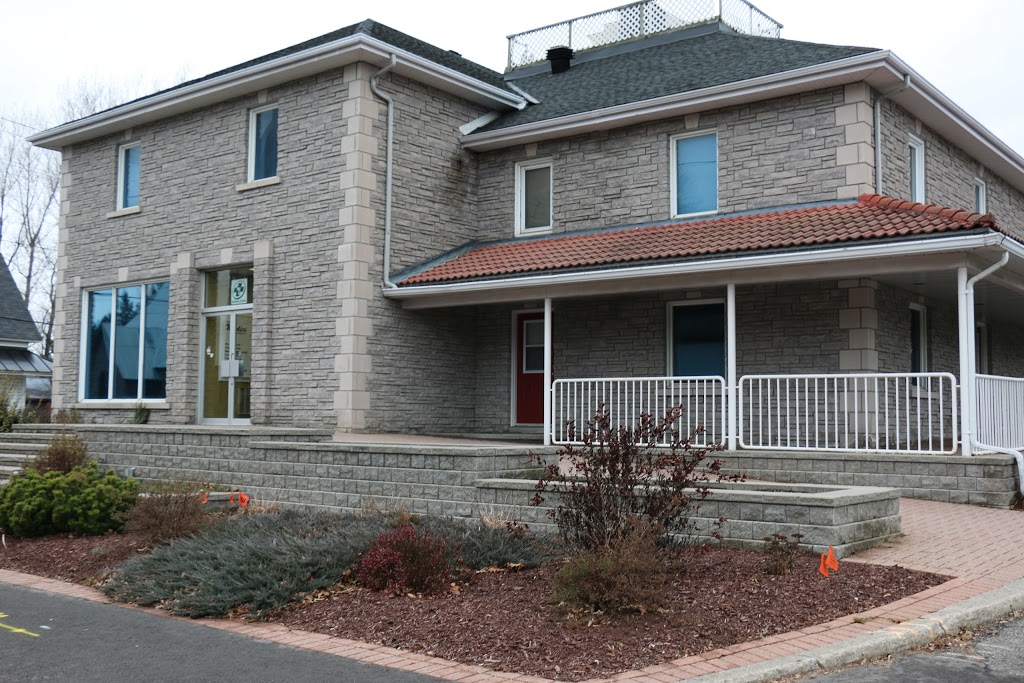 Pharmacie Medici Pharmacy | 1200 Colonial Rd #100, Navan, ON K4B 1J5, Canada | Phone: (613) 429-4100