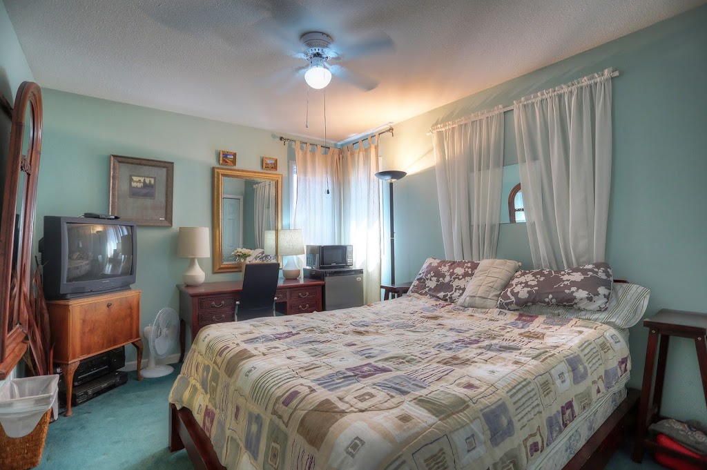 By the Bridge Bed & Breakfast | 1942 McDougall St, Kelowna, BC V1Y 1A2, Canada | Phone: (250) 860-7518