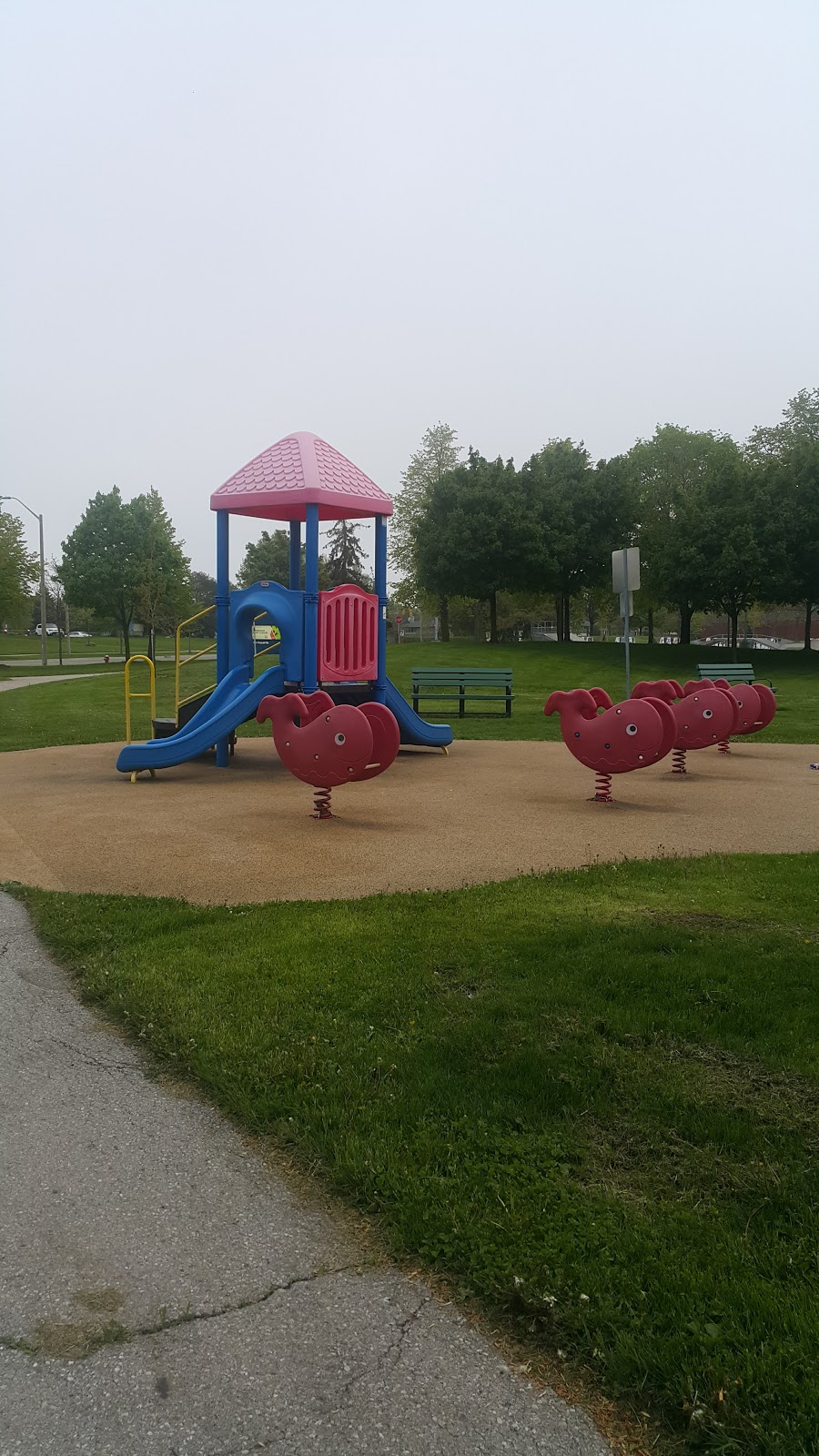 Clarkson Community Centre Playground | 2455 Truscott Dr, Mississauga, ON L5J 2B3, Canada