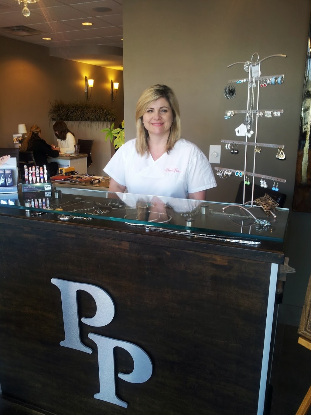 A Perfect Pinky | 15450 Yonge St, Aurora, ON L4G 0K1, Canada | Phone: (905) 713-1814