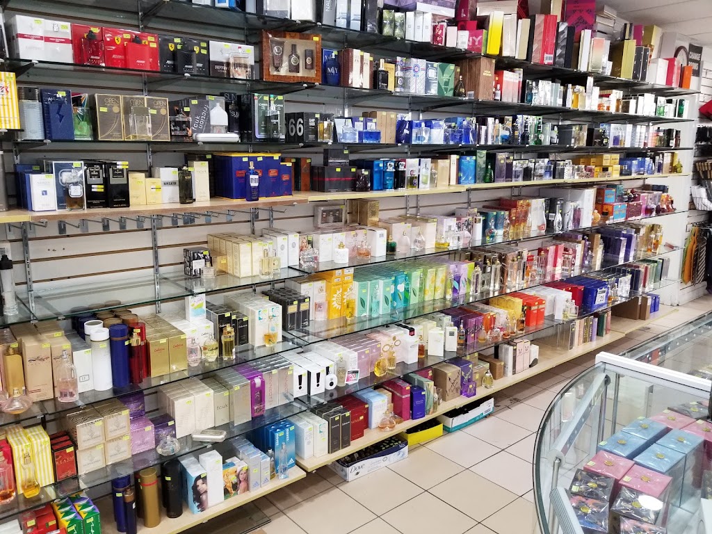 Maximum Deals | 4141 Dixie Rd, Mississauga, ON L4W 1V5, Canada | Phone: (905) 624-6111