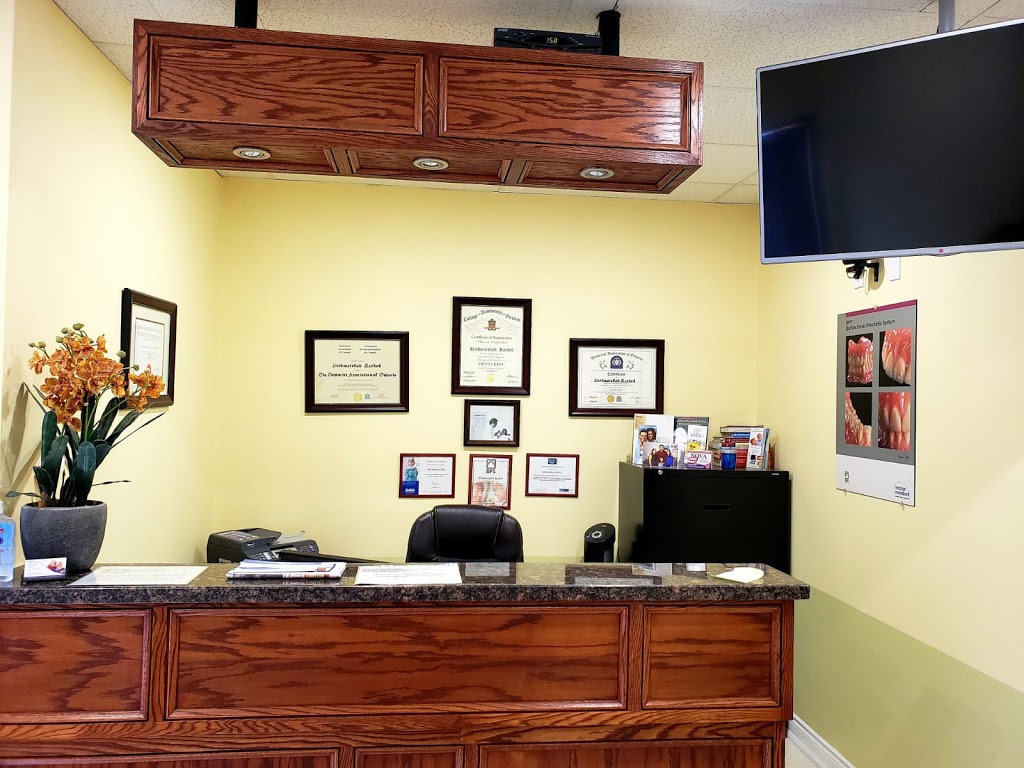 H R Denture Clinic | 14834 Yonge St, Aurora, ON L4G 1N2, Canada | Phone: (905) 841-6000