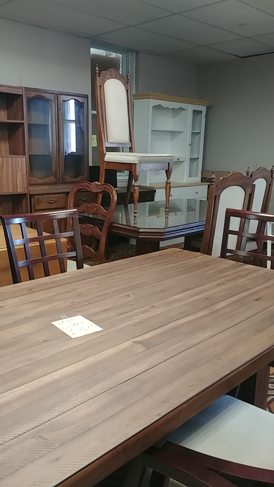 Gills New & Used Furniture & Appliances Warehouse | 121 Salter St, Winnipeg, MB R2W 4J8, Canada | Phone: (204) 582-8726