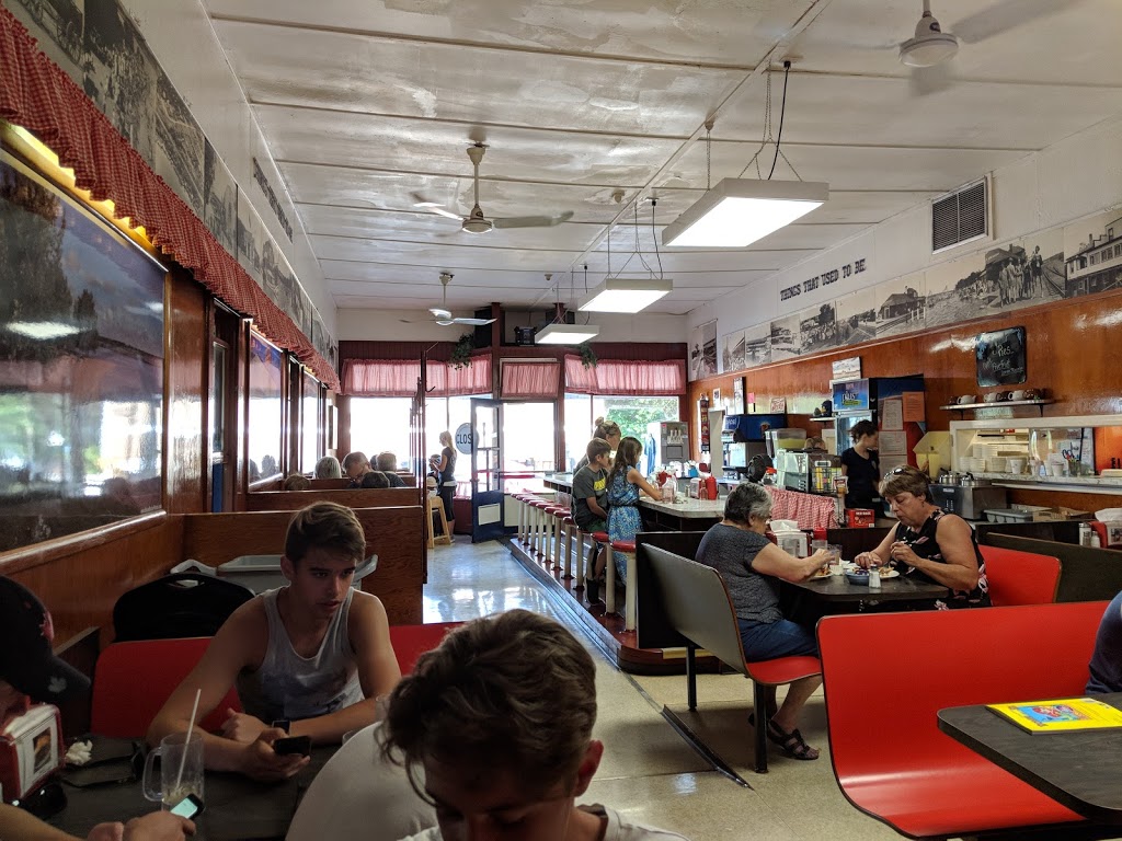 Blue Bird Cafe | 108 Centre St, Regina Beach, SK S0G 4C0, Canada | Phone: (306) 729-2385