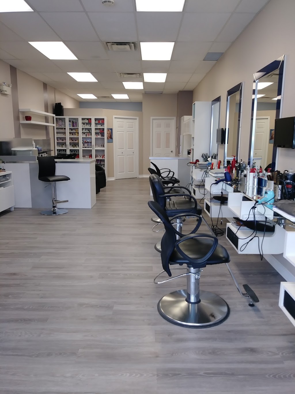 Blue Mirrors Hair Design & Spa | 1024 Kingston Rd, Toronto, ON M4E 1T4, Canada | Phone: (416) 690-5414