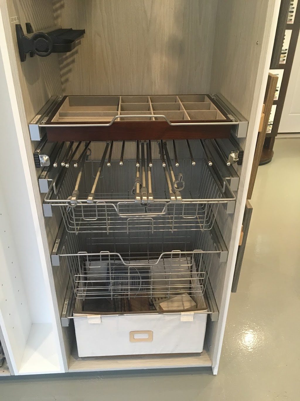 Trim It All Inc | 1550 Liverpool Ct Bay 4, Ottawa, ON K1B 4L2, Canada | Phone: (613) 742-8888