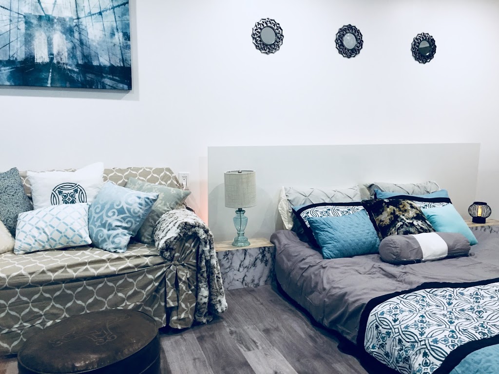 Yellow Door Barrie BnB Executive Suites | 25 Bluejay Dr, Barrie, ON L4M 5P8, Canada | Phone: (514) 567-1270