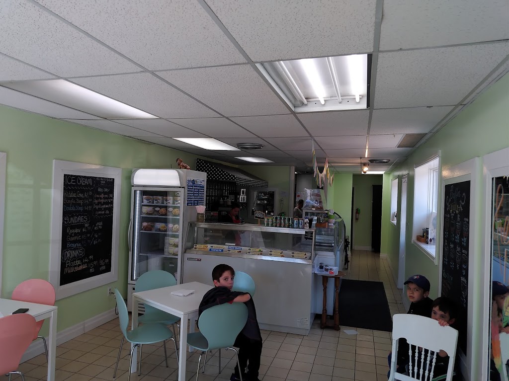 Village Cafe & Creamery | 19 Main St S, Waterdown, ON L0R 2H0, Canada | Phone: (289) 238-9481
