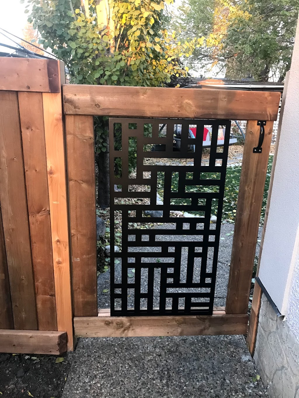 Alex Fence &deck services | 227 Heath Rd NW, Edmonton, AB T6R 1S1, Canada | Phone: (780) 802-1896