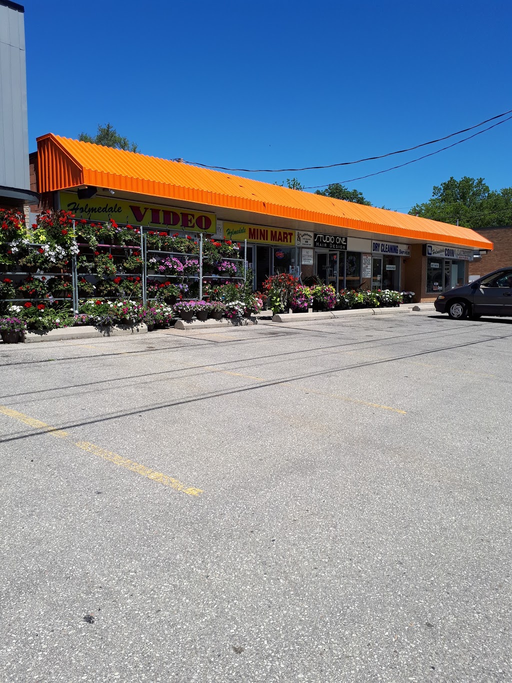 Holmedale Mini Mart | 128 Morrell St, Brantford, ON N3T 4J8, Canada | Phone: (519) 751-0405